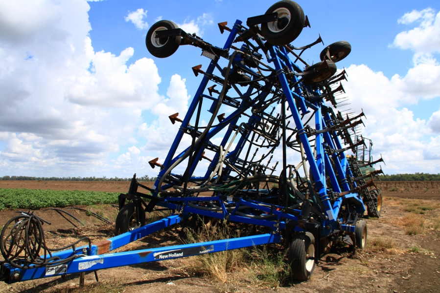 Lot M Flexi Coil New Holland Tyne Planter Auctionsplus