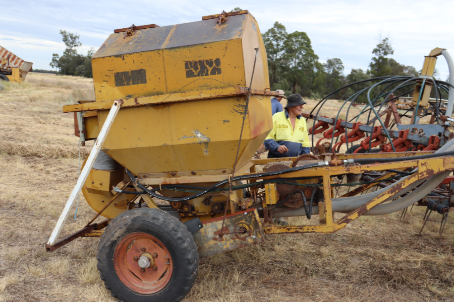 Lot Gyral Sr Air Seeder Approx Kg Per Bin Auctionsplus