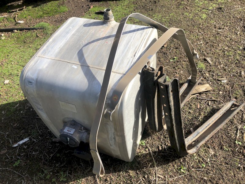 Lot 41 - Hydraulic Tank And Straps 