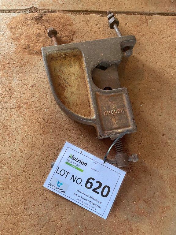 Lot 620 PIPE CLAMP AuctionsPlus