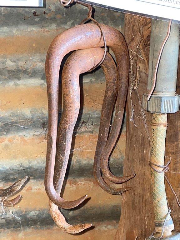 Lot 662 LARGE BALE HOOKS AuctionsPlus