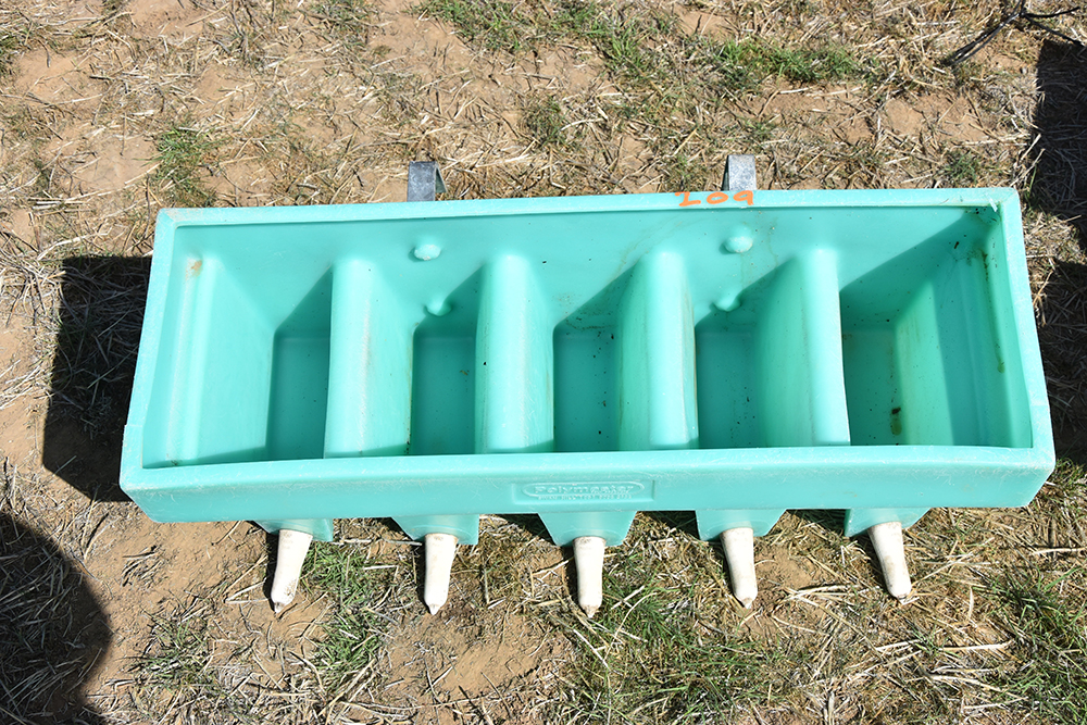 Lot 209 5 teat calf feeder AuctionsPlus