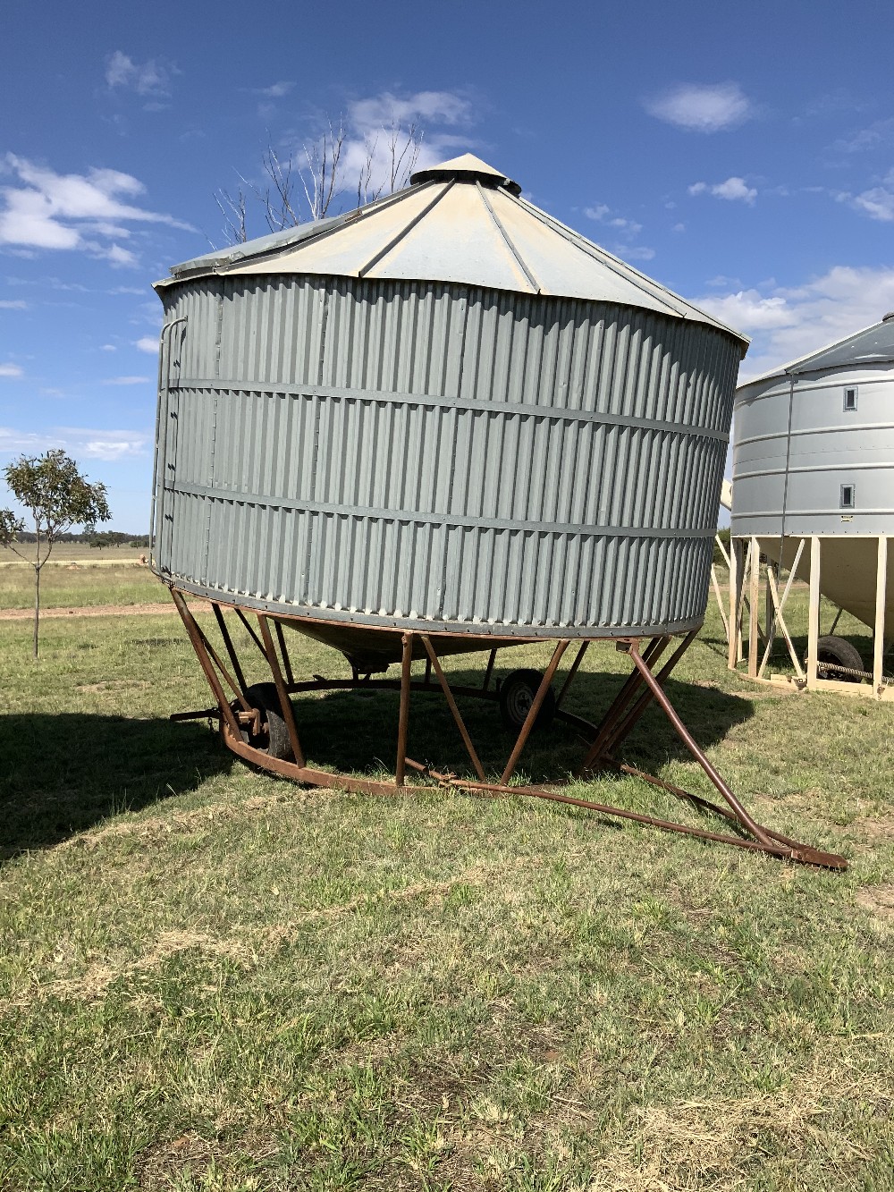 Lot 27 Nelson saucer bin with lids AuctionsPlus