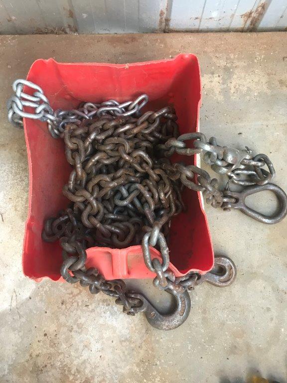 Lot 111 - 2x drag chains | AuctionsPlus