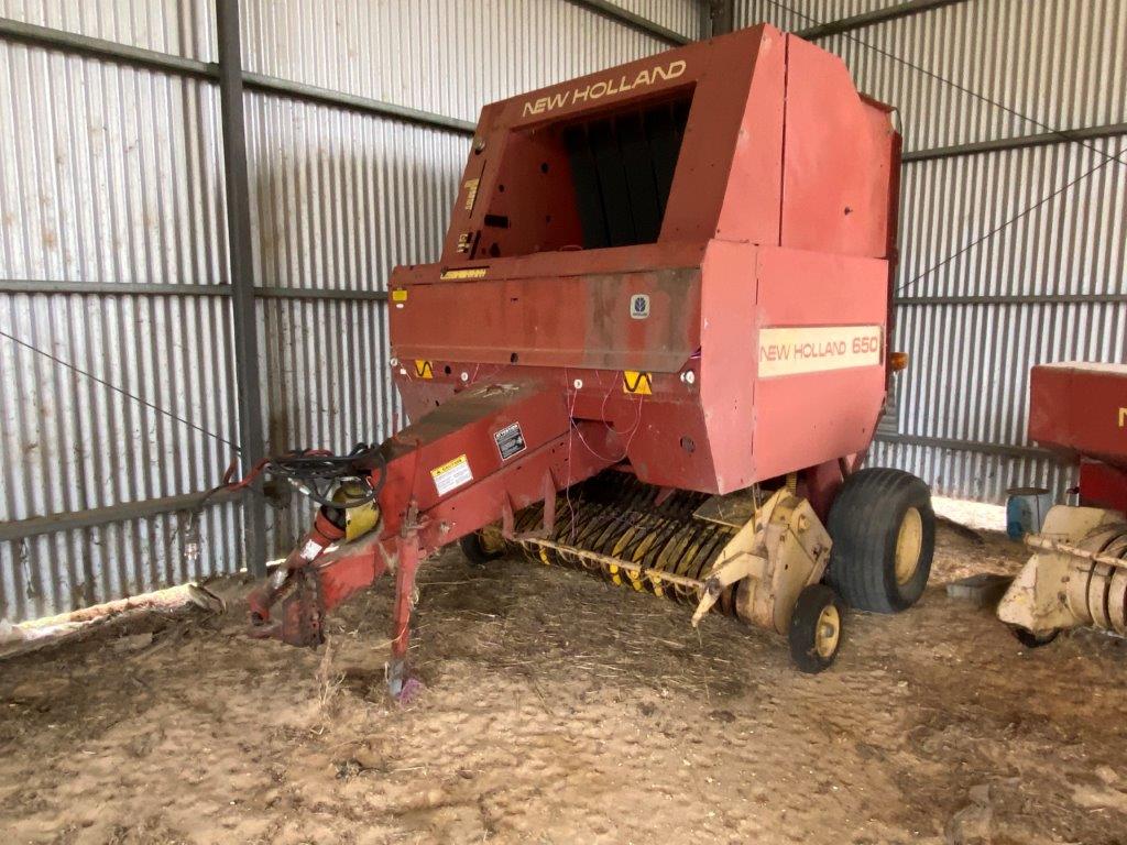 Lot 9 - New Holland 650 Round Baler | AuctionsPlus