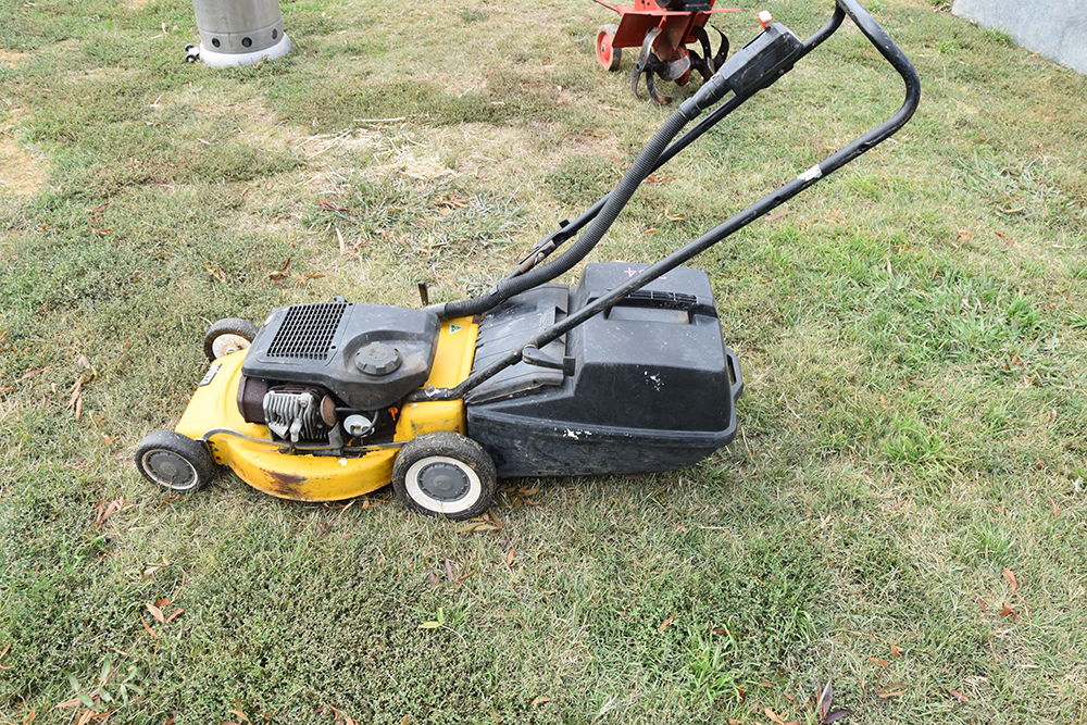 Lot 204 Victa 2 stroke push mower AuctionsPlus