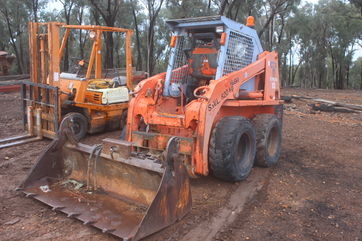 LOT 32 - Toyota Huski Bobcat | AuctionsPlus