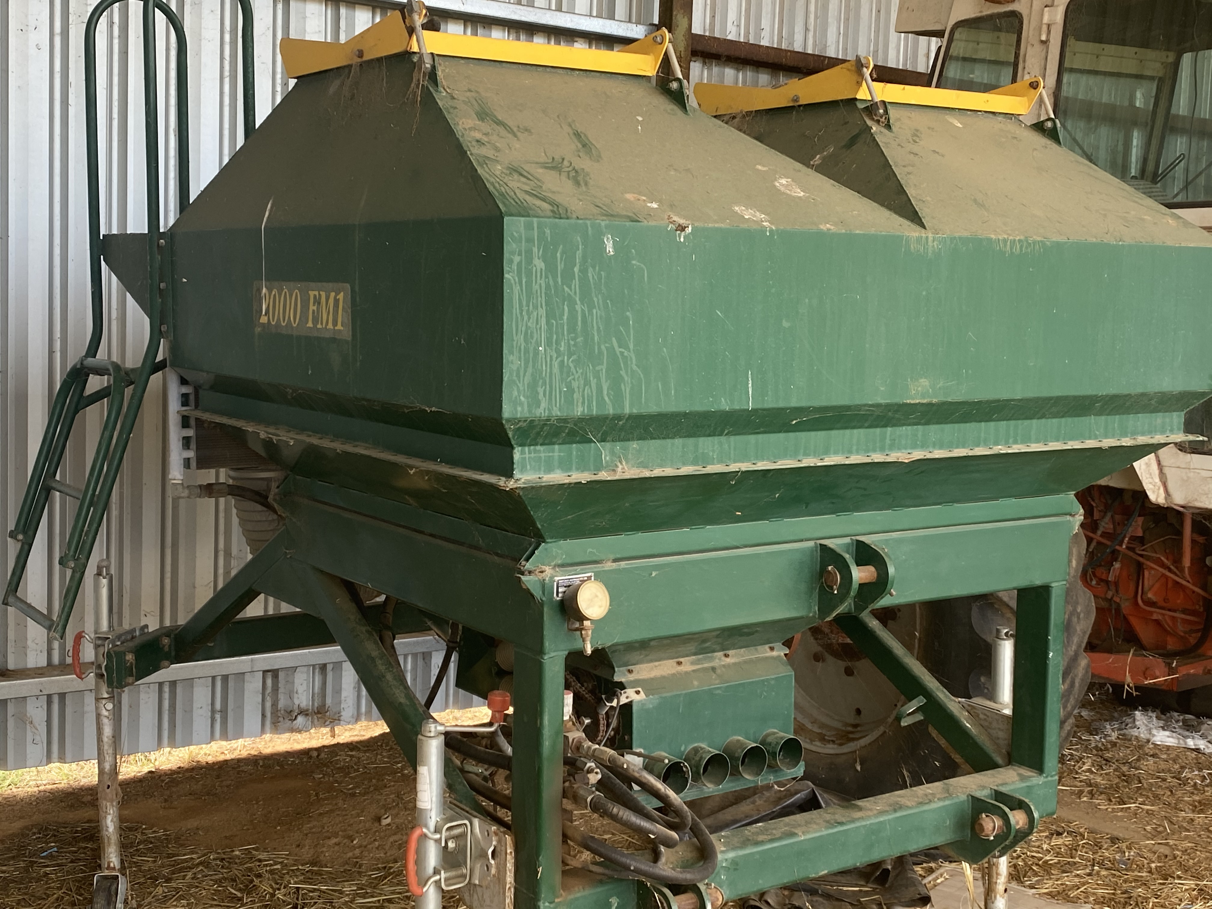 lot 28 - Simplicity 2000L Front Mount Box | AuctionsPlus