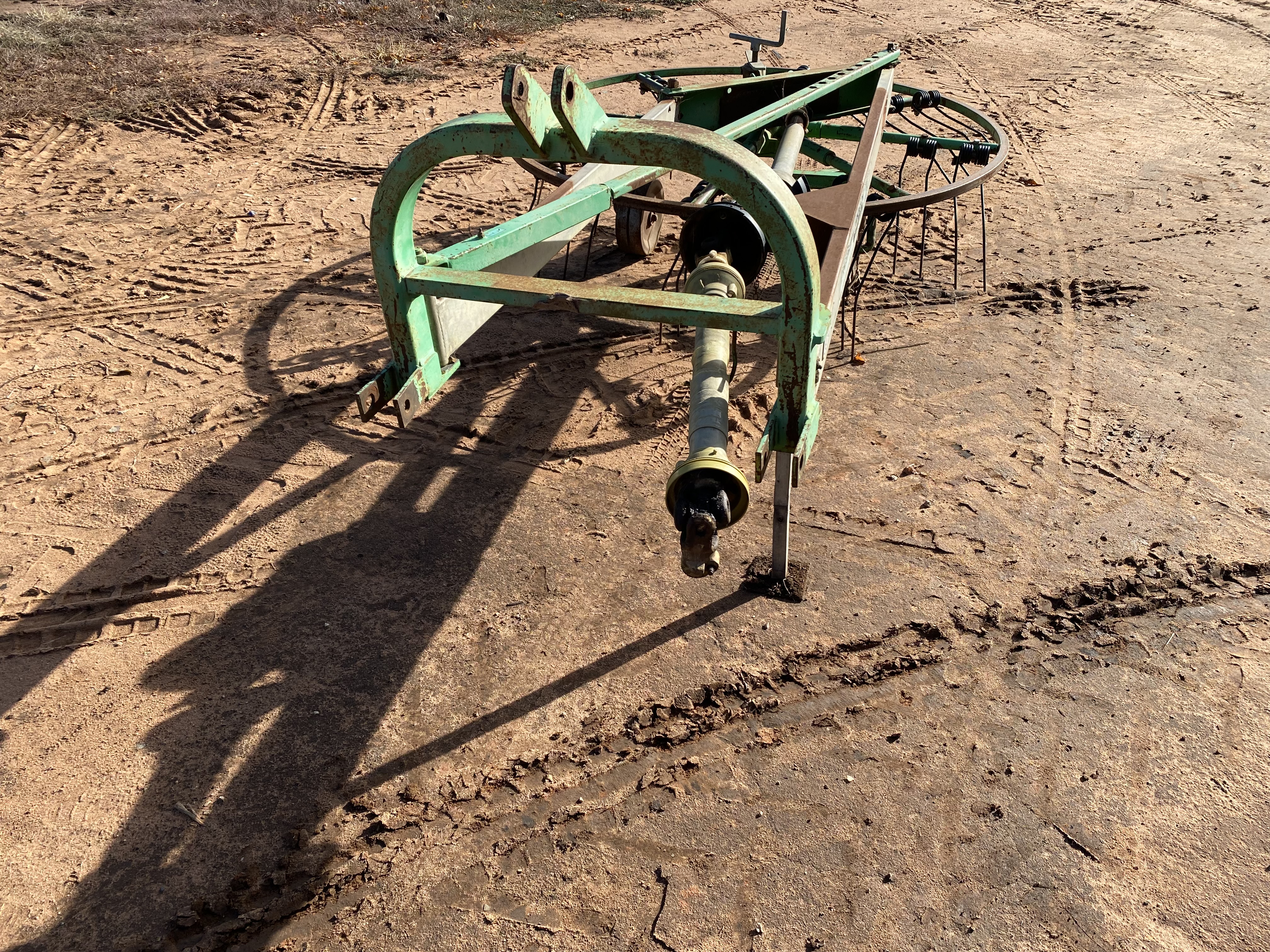 lot 133 - Cesari Stick Rake | AuctionsPlus