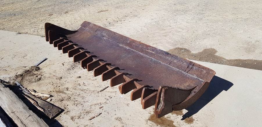 Balde Rake Lot 429 - 2.4m (8 foot) Ford Blade/Rake | AuctionsPlus