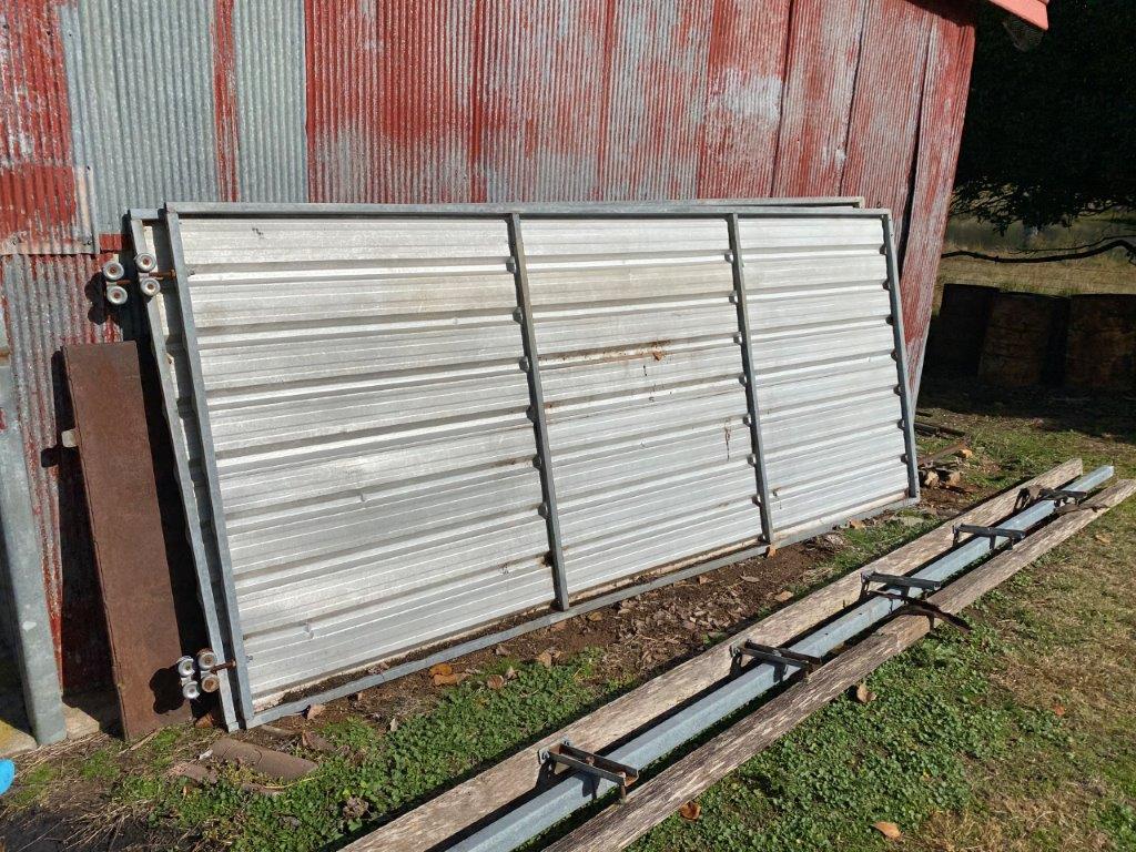 Lot 24 Shed Doors AuctionsPlus   1637582355705972230 53955ad8 B629 474f 96a5 734e2ecab926 