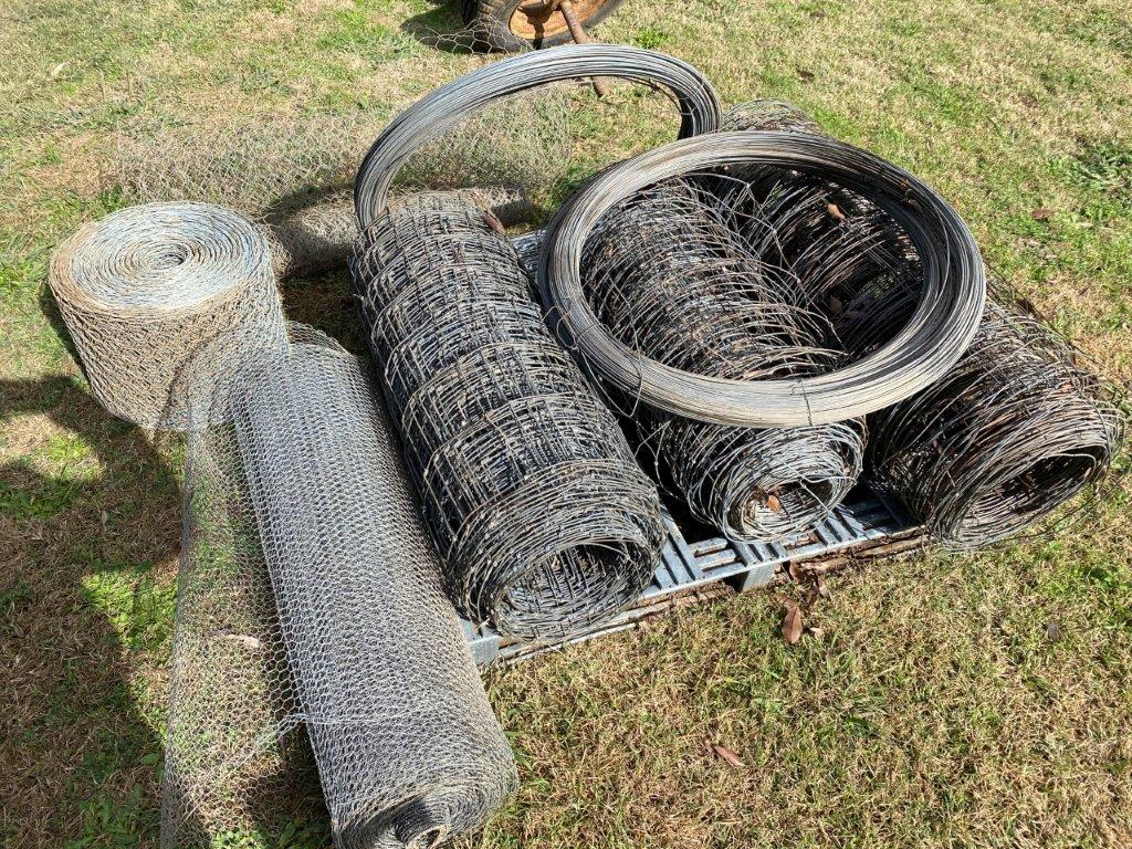 Lot 30 Assorted fencing materials AuctionsPlus
