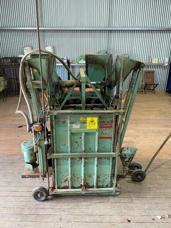 Lot 51 Rumevite hydraulic wool press AuctionsPlus