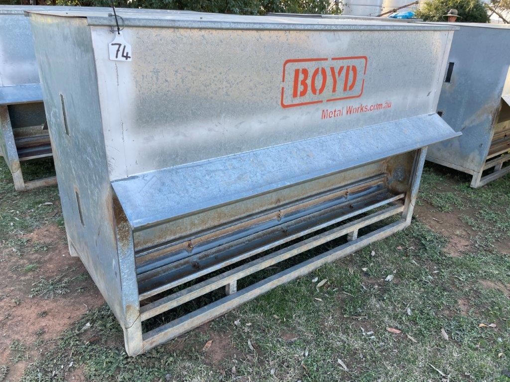 Lot 74 Boyd sheep lick feeder; AuctionsPlus