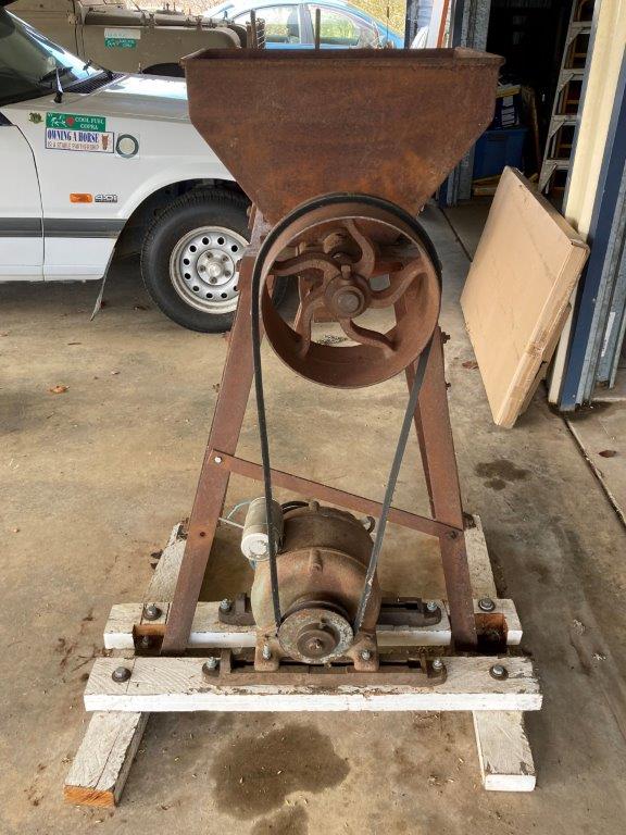 Lot 90 Sunshine Vintage grain grinder/crusher AuctionsPlus