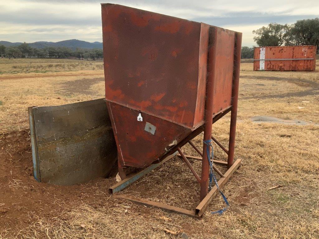 lot-41-header-feed-out-bin-on-stand-auctionsplus