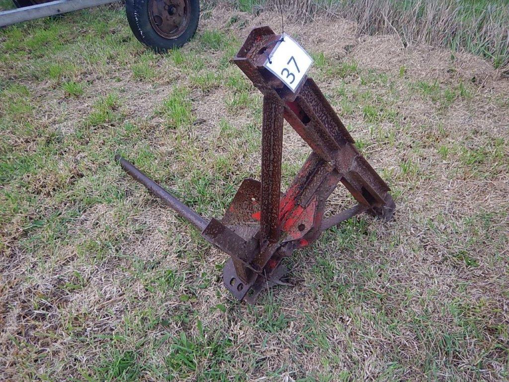 Lot 37 - Round Bale Spike | AuctionsPlus