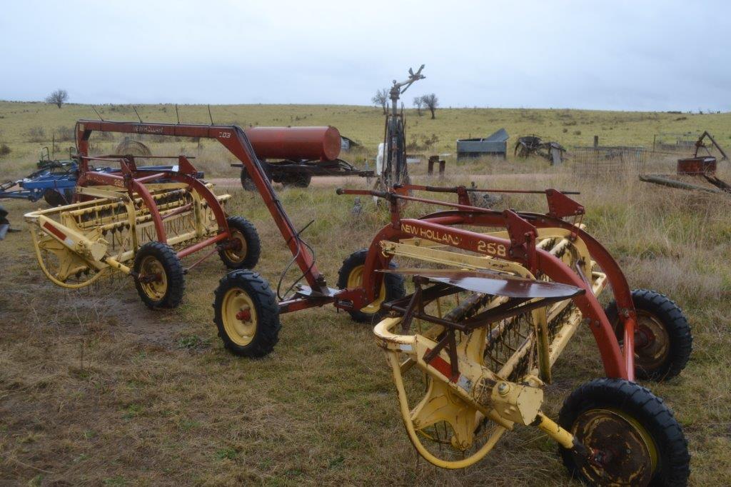 Lot 19 - New Holland 258 Hay Rake | AuctionsPlus