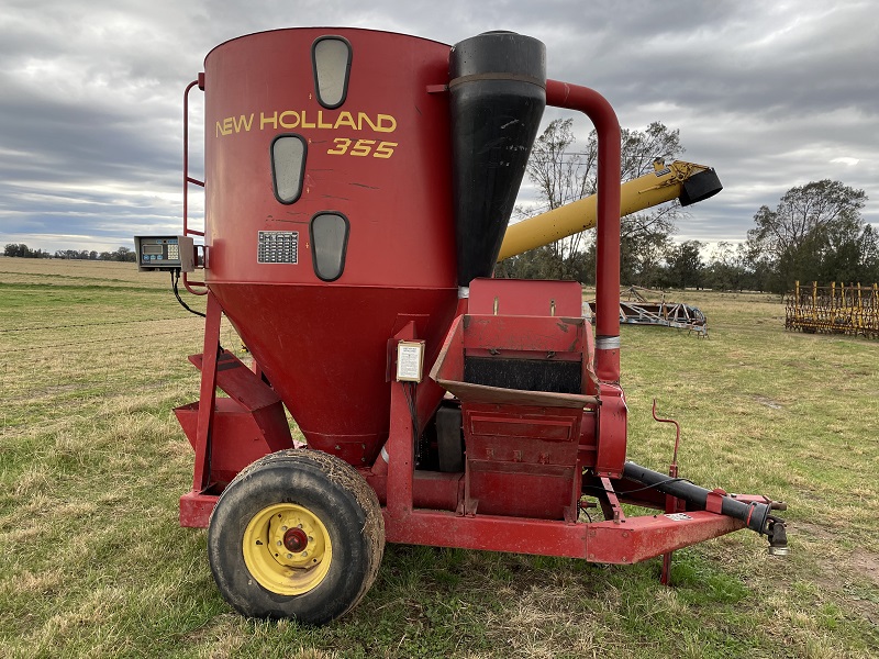 LOT 15 New holland 355 hammermill mixer AuctionsPlus