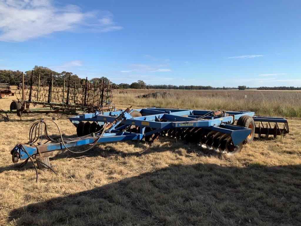 Lot 12 - Grizzly s48 offset discs | AuctionsPlus