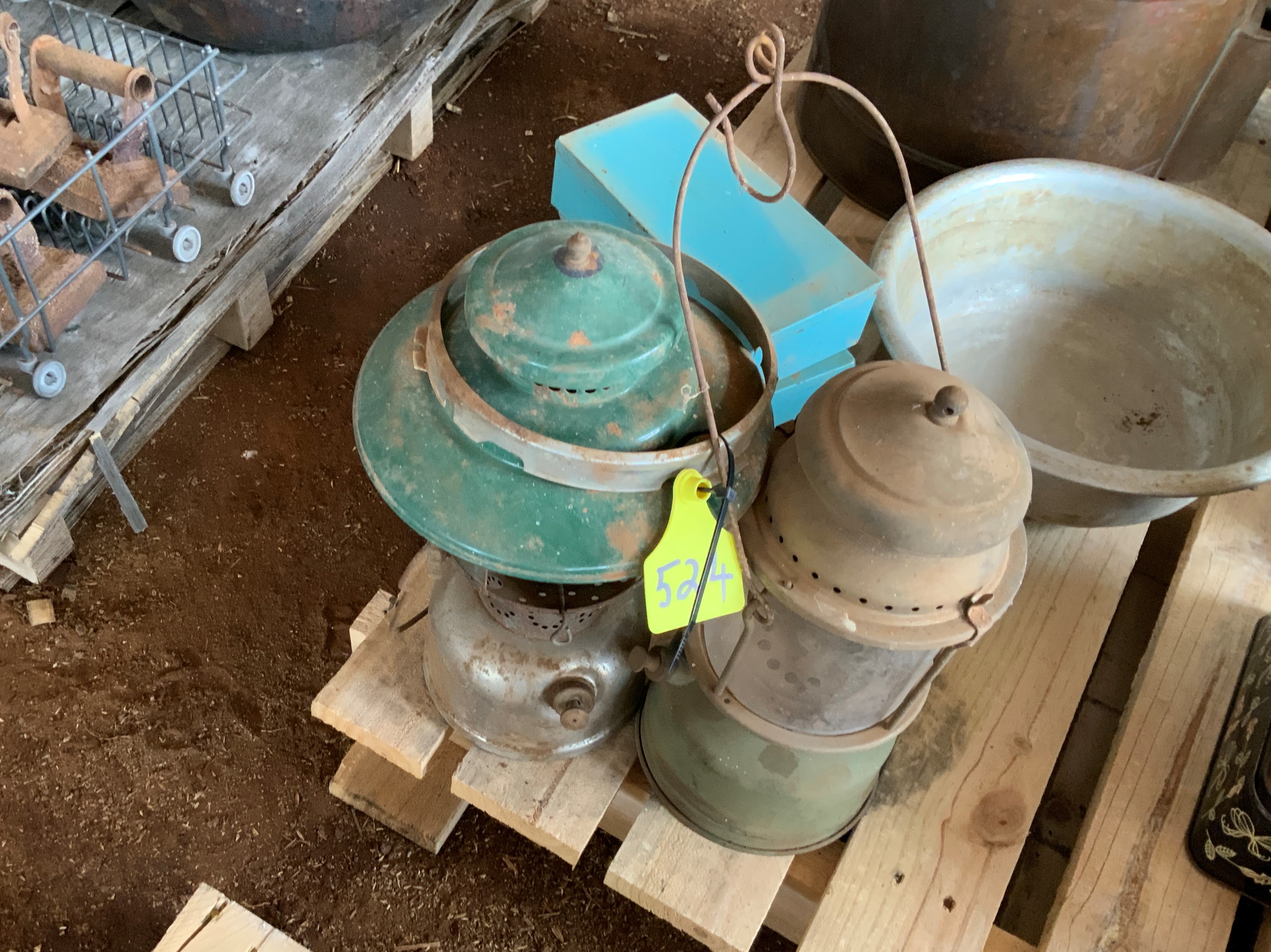 Lot 524 Lanterns (kerosene) AuctionsPlus