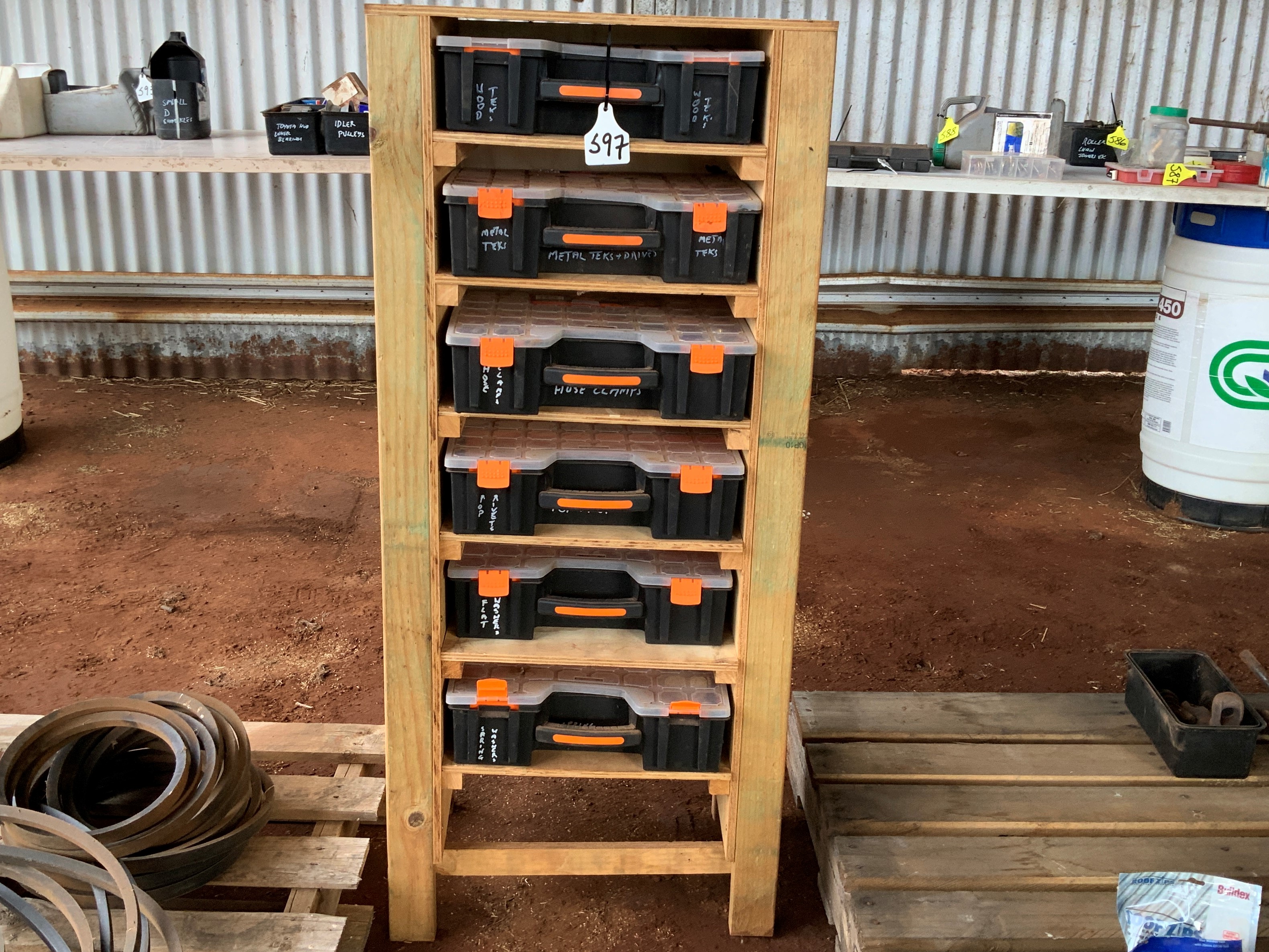 Lot 597 Sprig washers, flat washers, pop rivets, hose clamp, metal