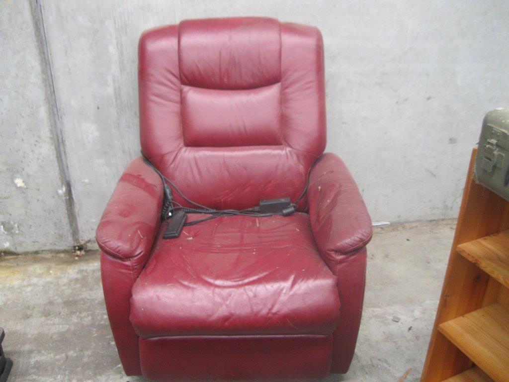Lot 105 Electrical recliner on casters AuctionsPlus