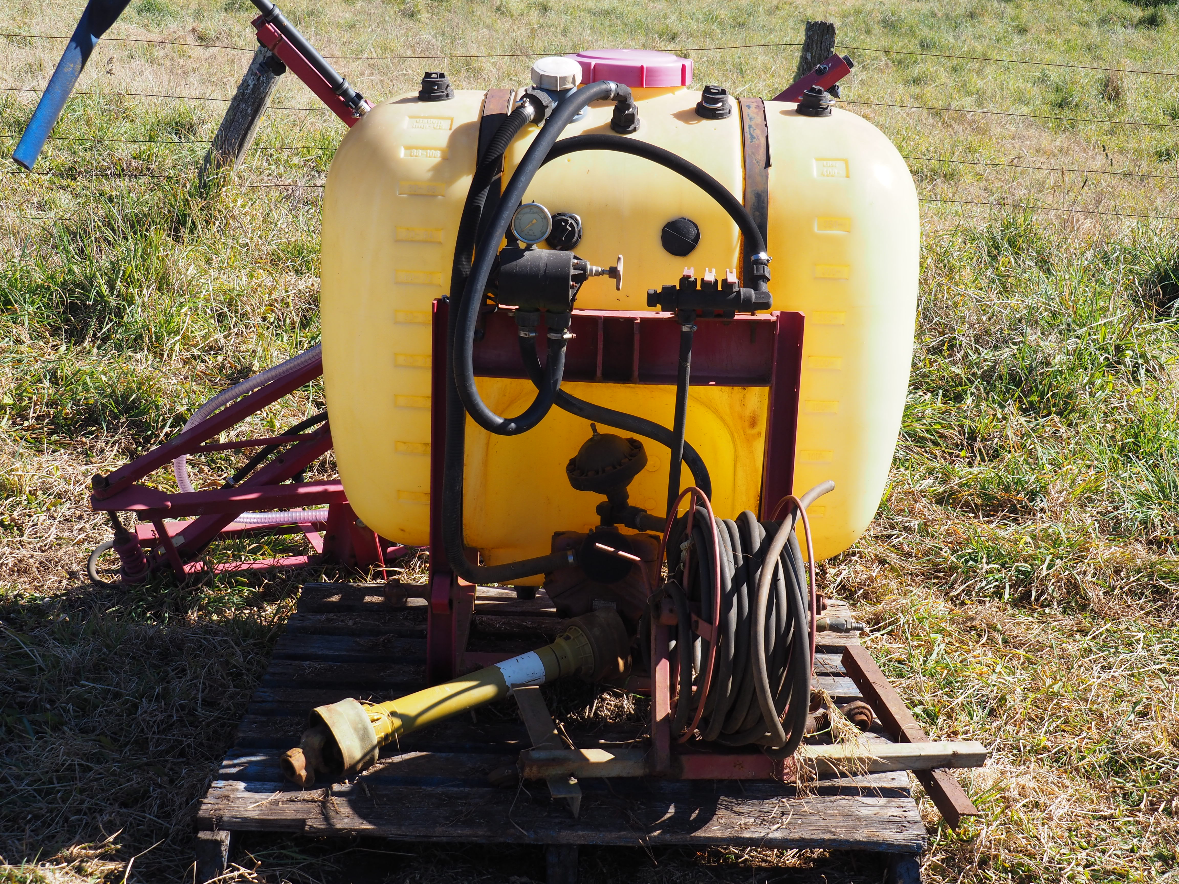 Lot 52 - hardy 3 point linkage spray rig | AuctionsPlus