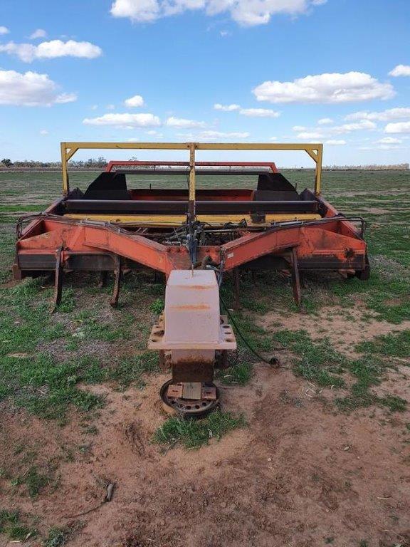 Lot 2 Horward Bagshaw/Alfarm Laser Bucket 14 ft AuctionsPlus