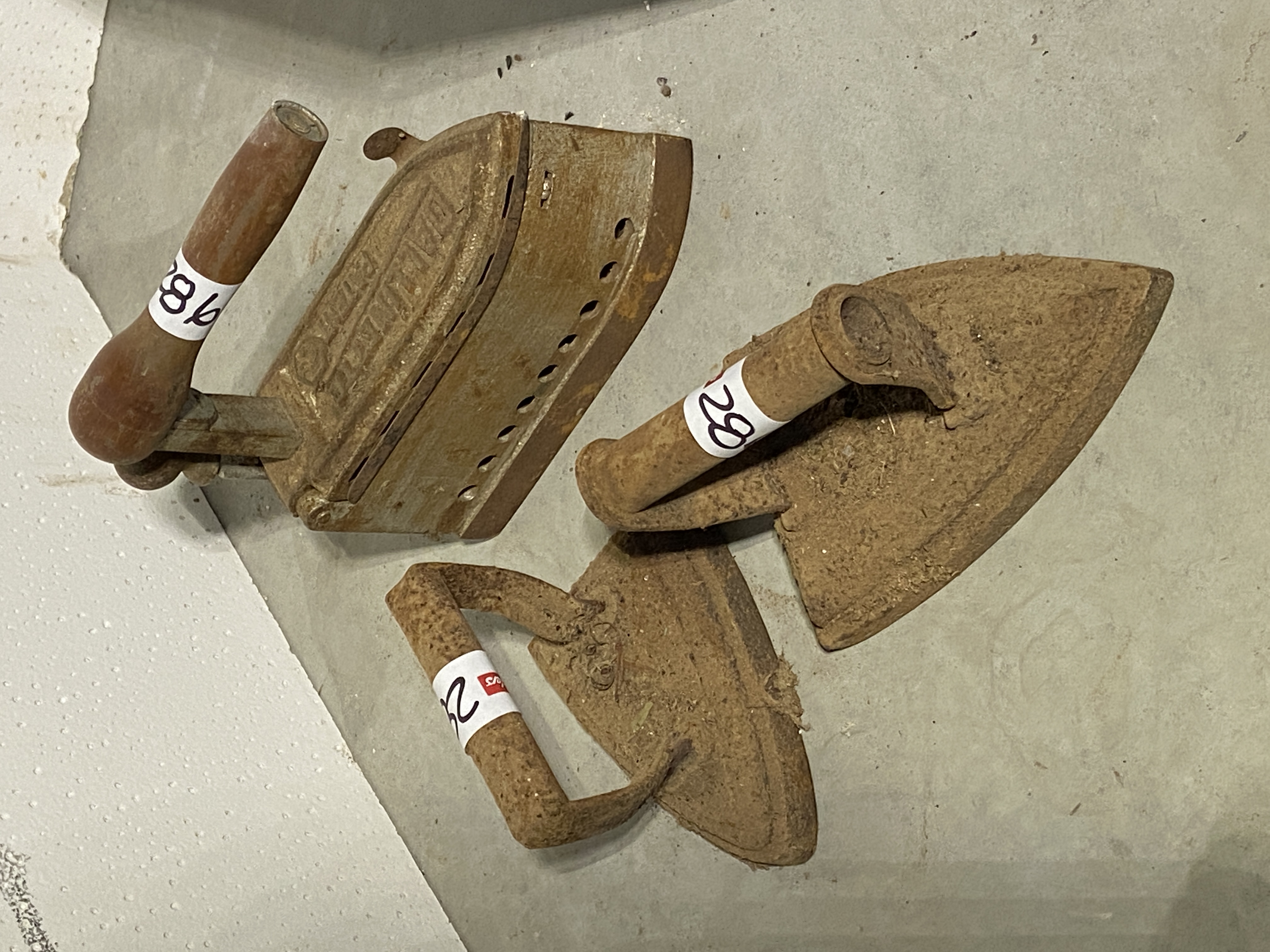 Lot 286 3x Antique Irons AuctionsPlus