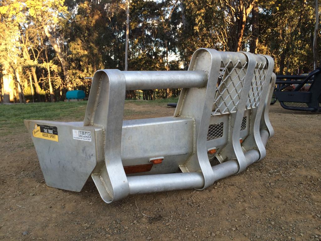 Lot 44 5 post Alloy Bullbar AuctionsPlus