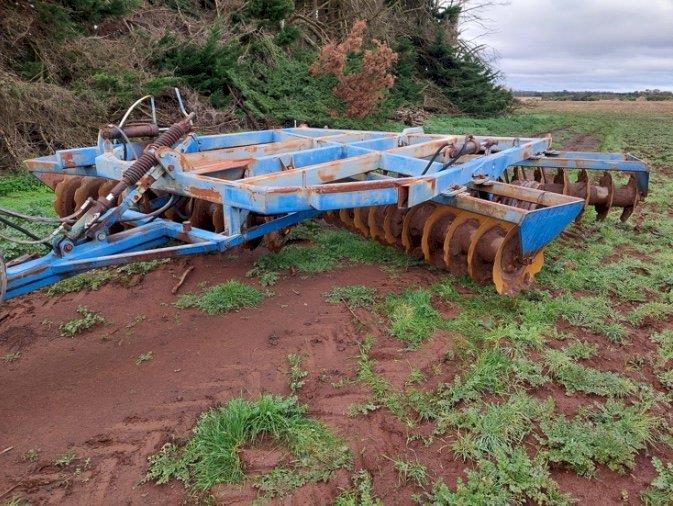 Lot 13 - Grizzly 40 Plate Two Way Disc Plough | AuctionsPlus