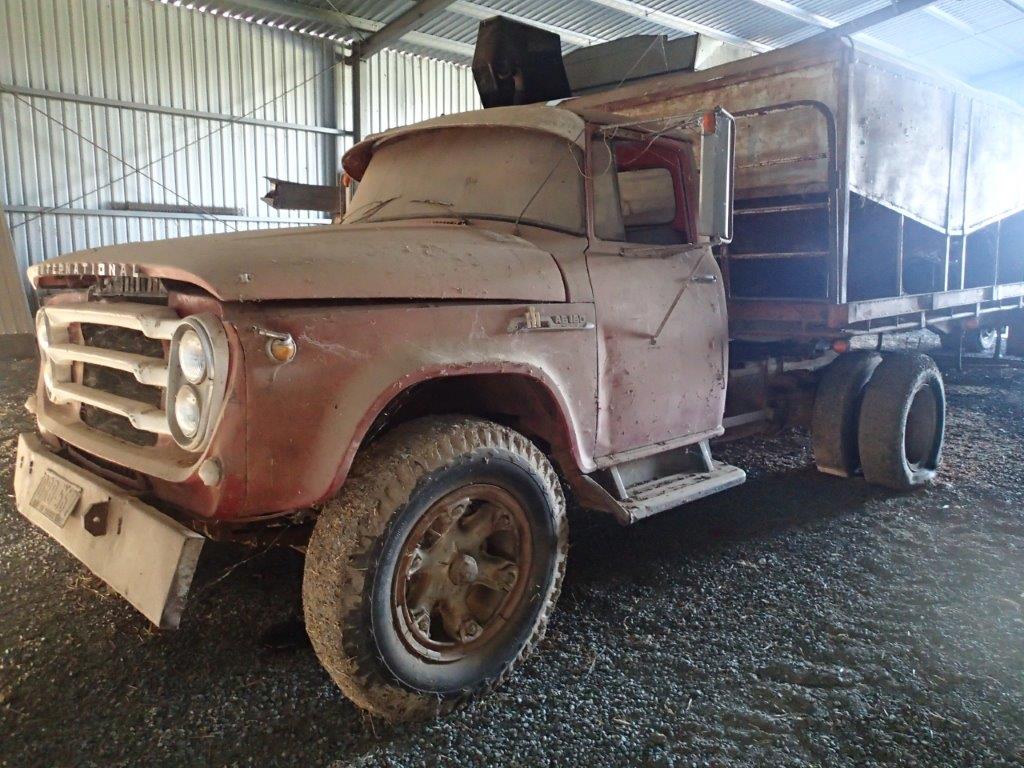 Lot 36 International AB180 Prime Mover AuctionsPlus