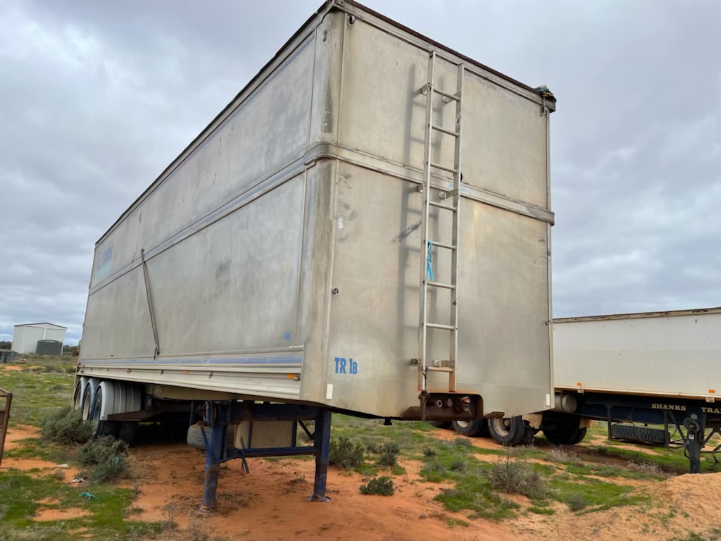 Lot 8 - Hercules Aluminium 36ft Chassis Tipper | AuctionsPlus