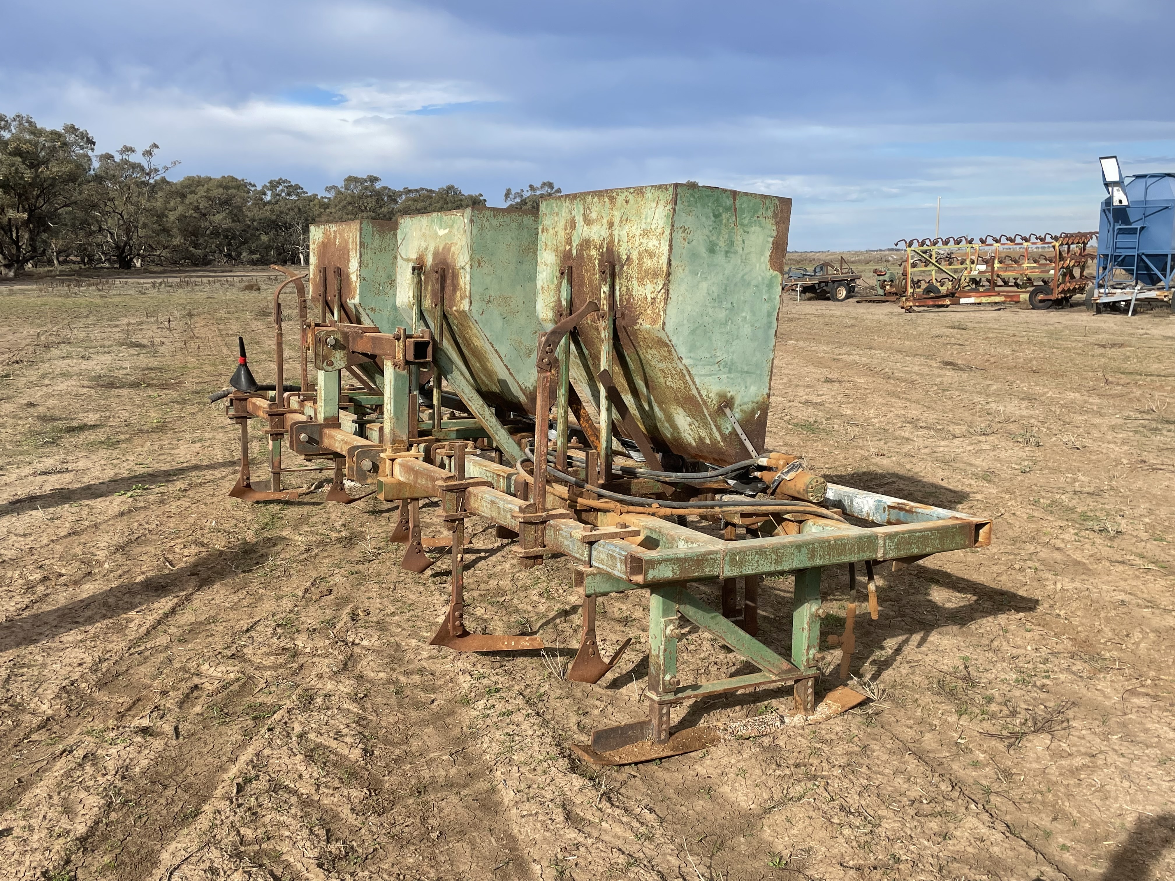 Lot 52 - Fertilizer Rig | AuctionsPlus