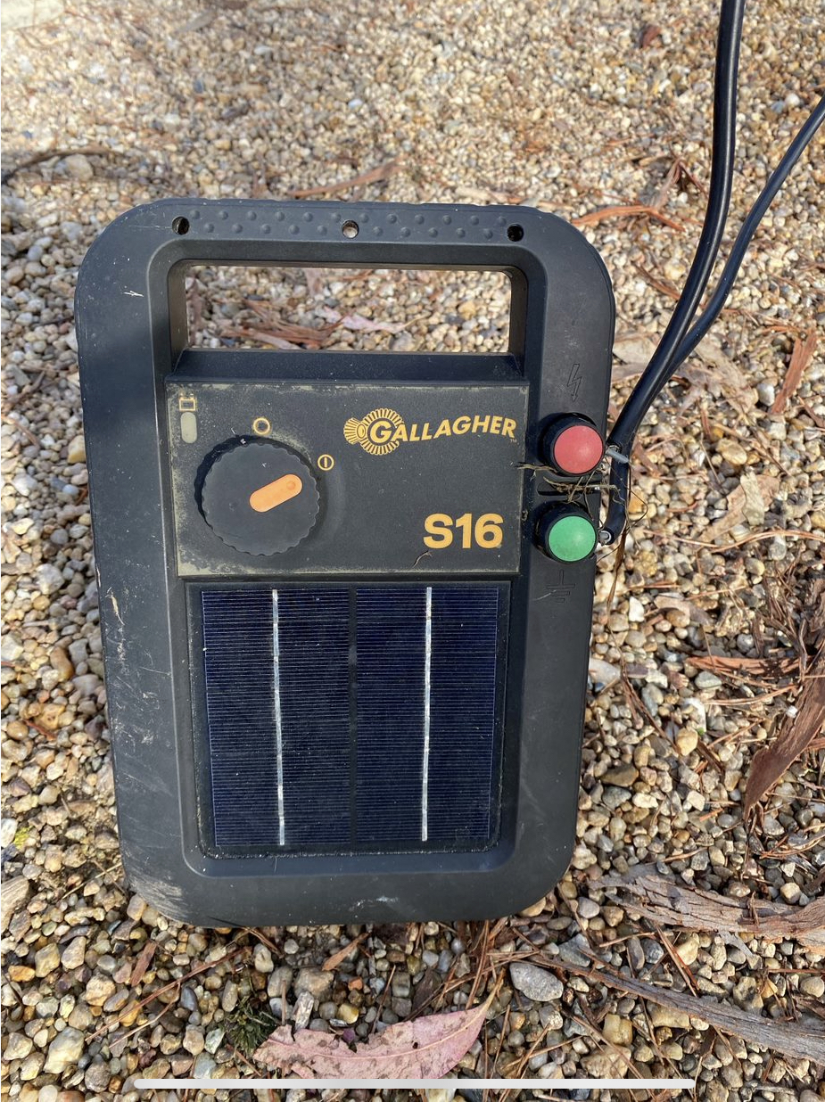Lot 11 Gallagher S16 Solar Energiser AuctionsPlus