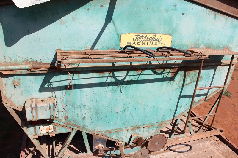 LOT 82 - Jetstream grouper splitbin | AuctionsPlus
