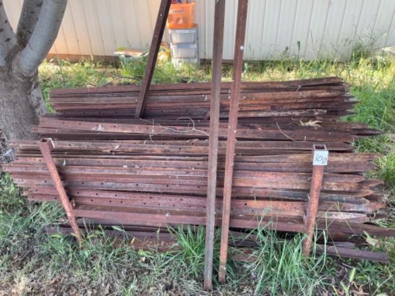 Lot 100 Second hand star pickets AuctionsPlus