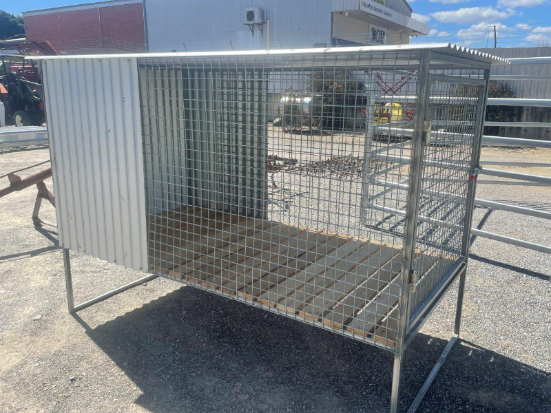 Lot 24 RAISED SINGLE BAY DOG KENNEL AuctionsPlus