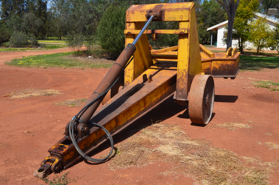 Lot 48 - Britstand Ripper | AuctionsPlus