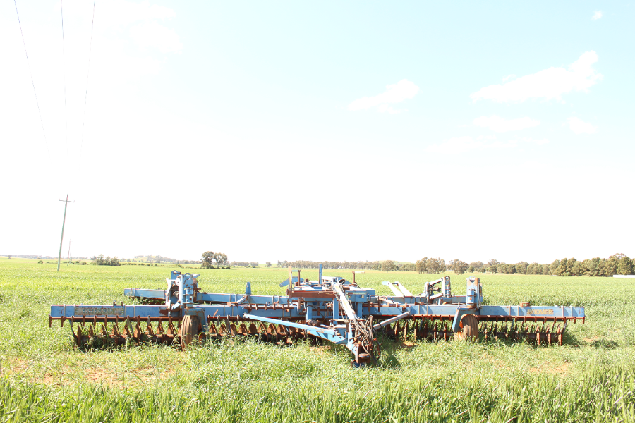 Lot 3 - Grizzly Boomer 100 plate offset disc plough | AuctionsPlus