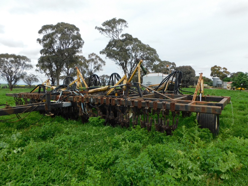 Lot 1 Khart disc air seeder & Gason seed cart AuctionsPlus