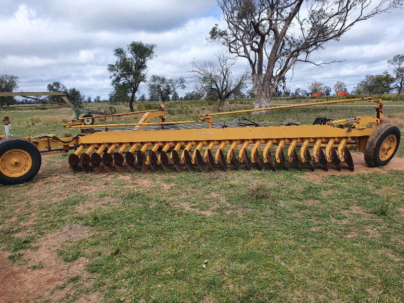 Lot 26 - Chamberlain Plough 24 disc | AuctionsPlus