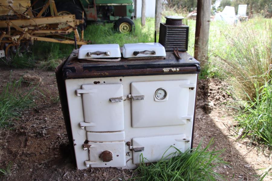 Lot 153 Rayburn Wood Stove with hot water jacket AuctionsPlus