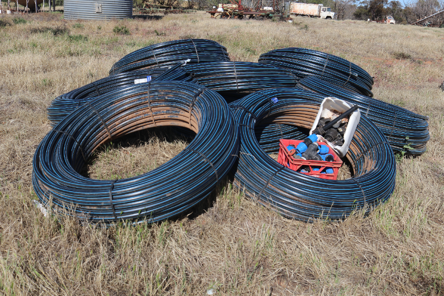 Lot 59 Iplex Blue Line Poly Pipe New 200m W Assorted Fittings