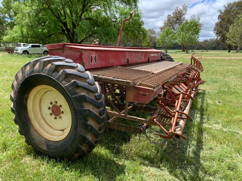 Lot 24A International 511 Combine AuctionsPlus