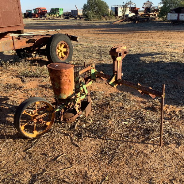 Lot 34 - Vintage seeder | AuctionsPlus