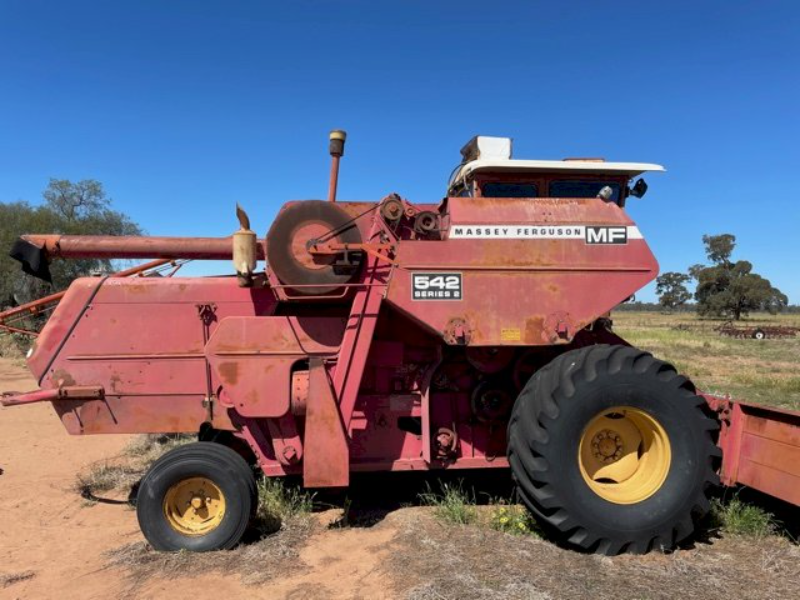 Lot 29 - Massey Ferguson 542 Series 2 Header | AuctionsPlus