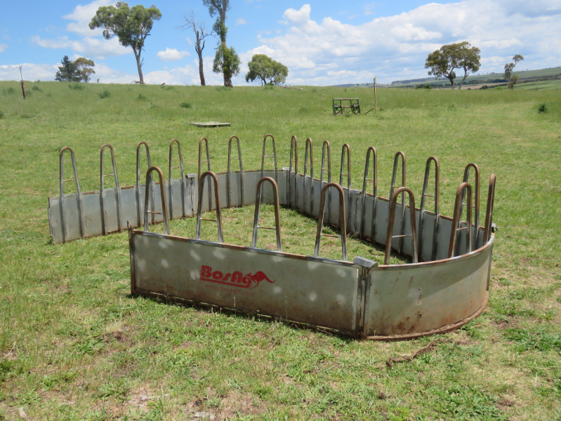 Lot 88 BOSS AG HAY FEEDER AuctionsPlus