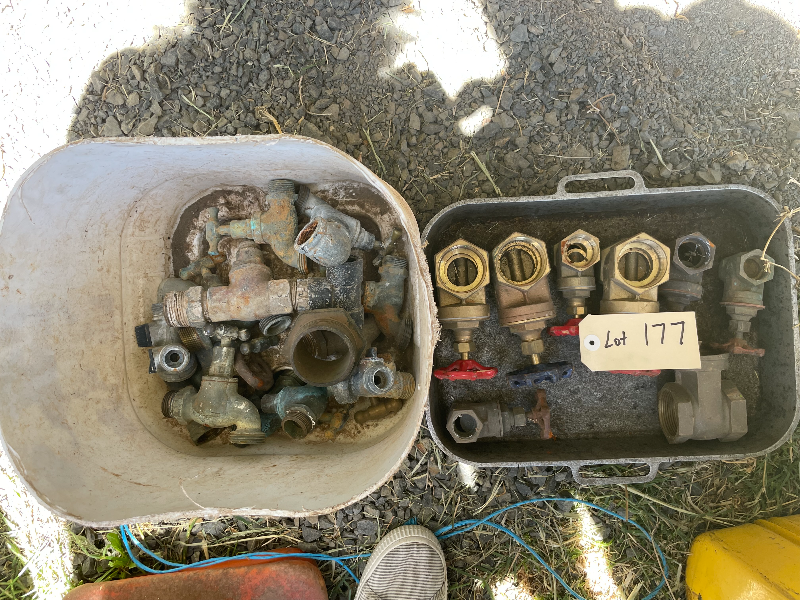 Lot 177 Assortment of taps & gate Valves AuctionsPlus